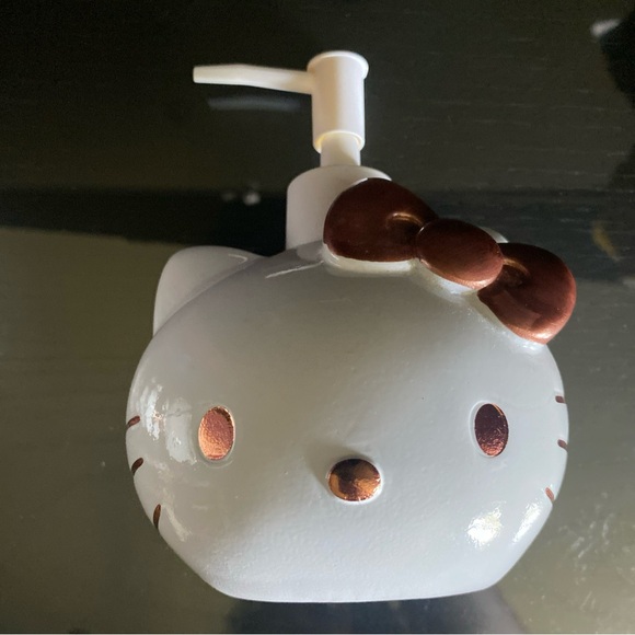 NWT Sanrio Hello Kitty Soap Dispenser Set - Picture 5 of 7
